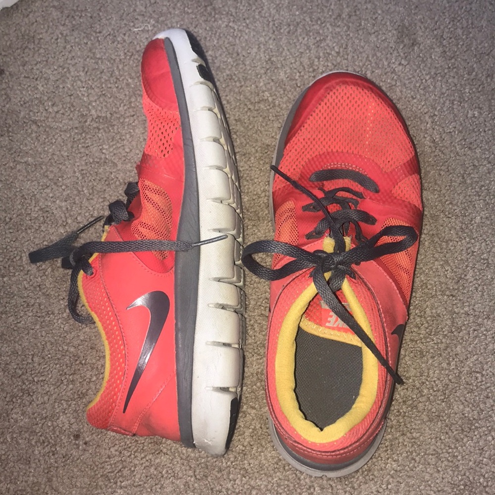 Nike Tennis Shoes